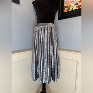 Gray "Crush on You" Pleated Crushed Velvet Skirt by Modcloth Sz M